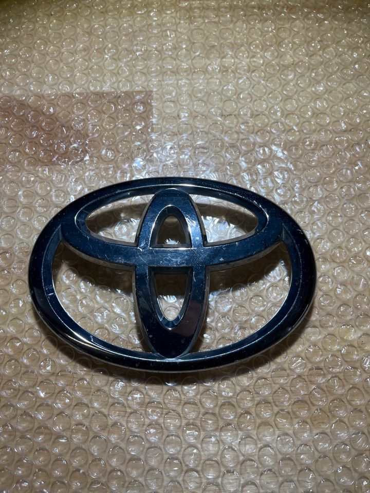 Toyota Aygo Stoßstange vorne Teile Gitter Emblem Leiste Silber in Solingen