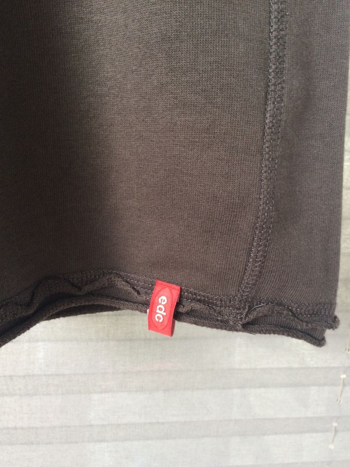 Neuwertig- kurze Jogginghose/Hose von edc (Esprit), braun, S in Meerbusch