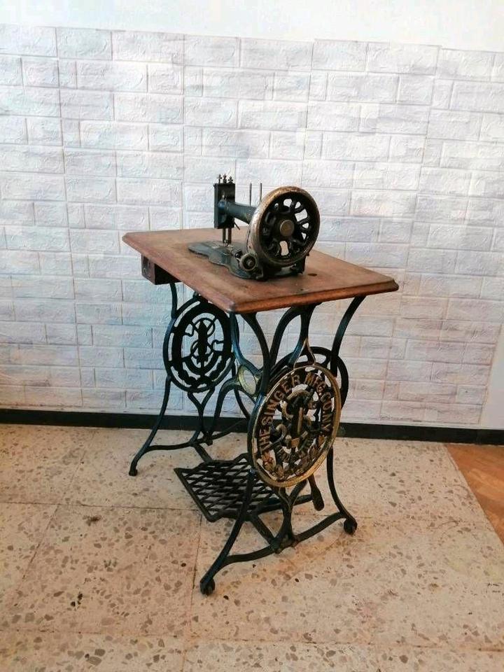 SINGER ,  LADA Nähmaschine gestell Schreibtisch Tisch upcycling in Taunusstein