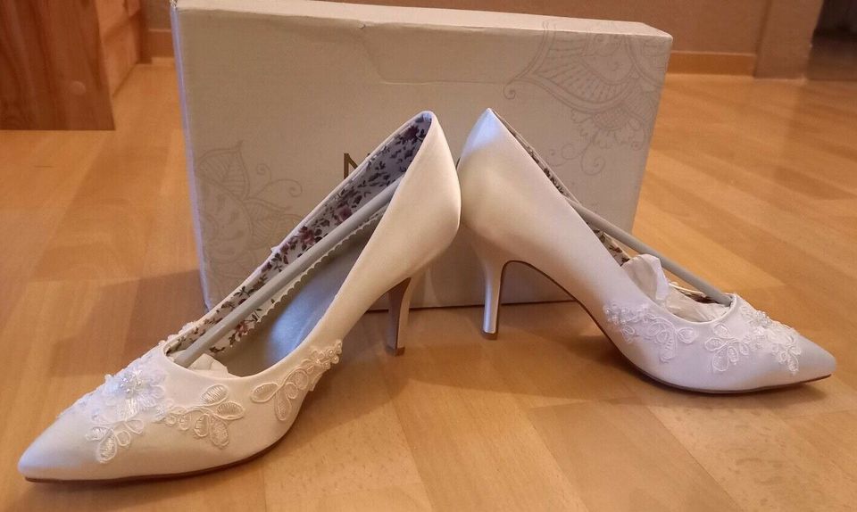 Hochzeitsschuhe Pumps ivory *neu & ungetragen* Gr. 38,5 in Meißen