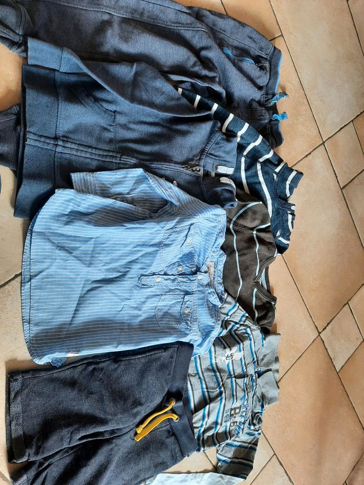 Kleiderpaket 110 116 Junge Shirt Hemd Hose Jeans Pullover in Mindelheim