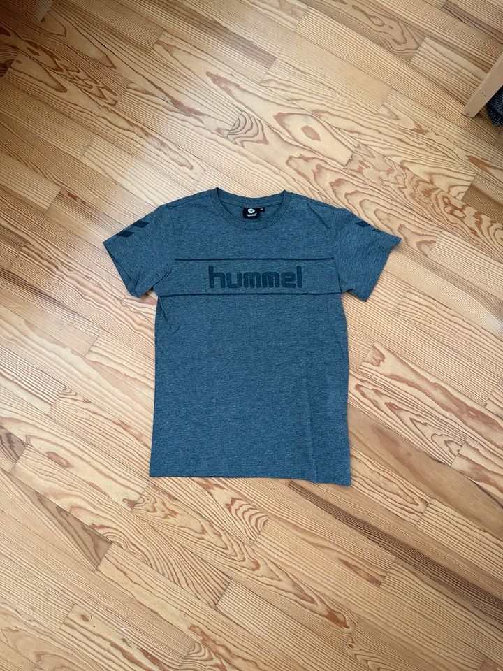 T-Shirt Hummel Gr.152 wie neu grau in München