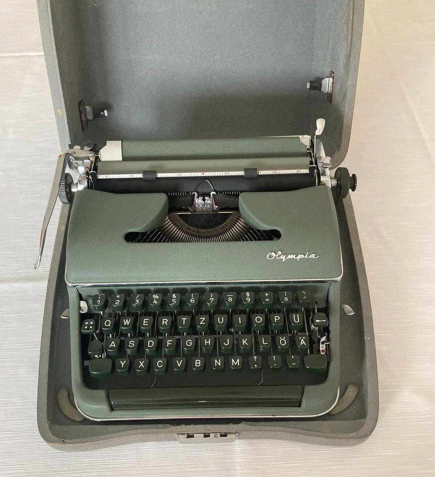 Schreibmaschine Modell SM3 von 1954, Olympia Werke AG. in Ingelheim am Rhein
