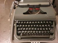Alte mechanische Schreibmaschine mit Koffer Hessen - Marburg Vorschau