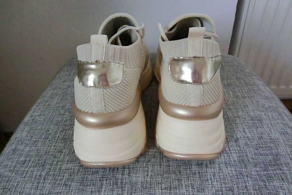 Sneaker Gold /Beige Gr. 40 *NEU* in Wolpertswende