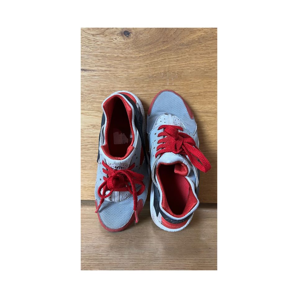 Grau Rote Nike Huarache Größe 36 in Dietzenbach