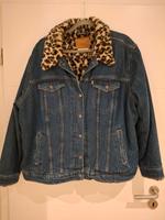 Original Levis Jeansjacke mit Leofell Gr.3 X Curve Nordrhein-Westfalen - Hilden Vorschau