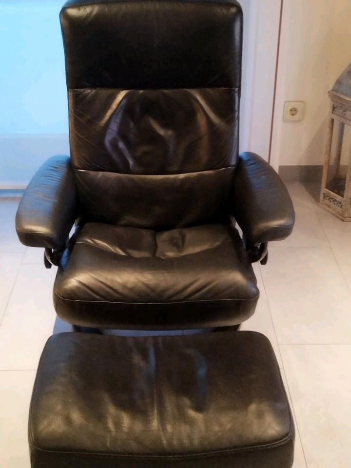 Stressless Sessel mit Hocker in Achern