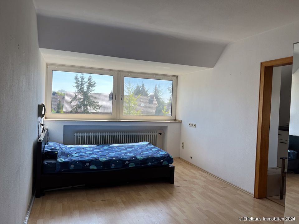 Wohn-Geschäftshaus, 3 WE, Arztpraxis, Garten, Stellplätze, 2 Garagen, Soll-Miete p.a. 48.000 € ... in Köln