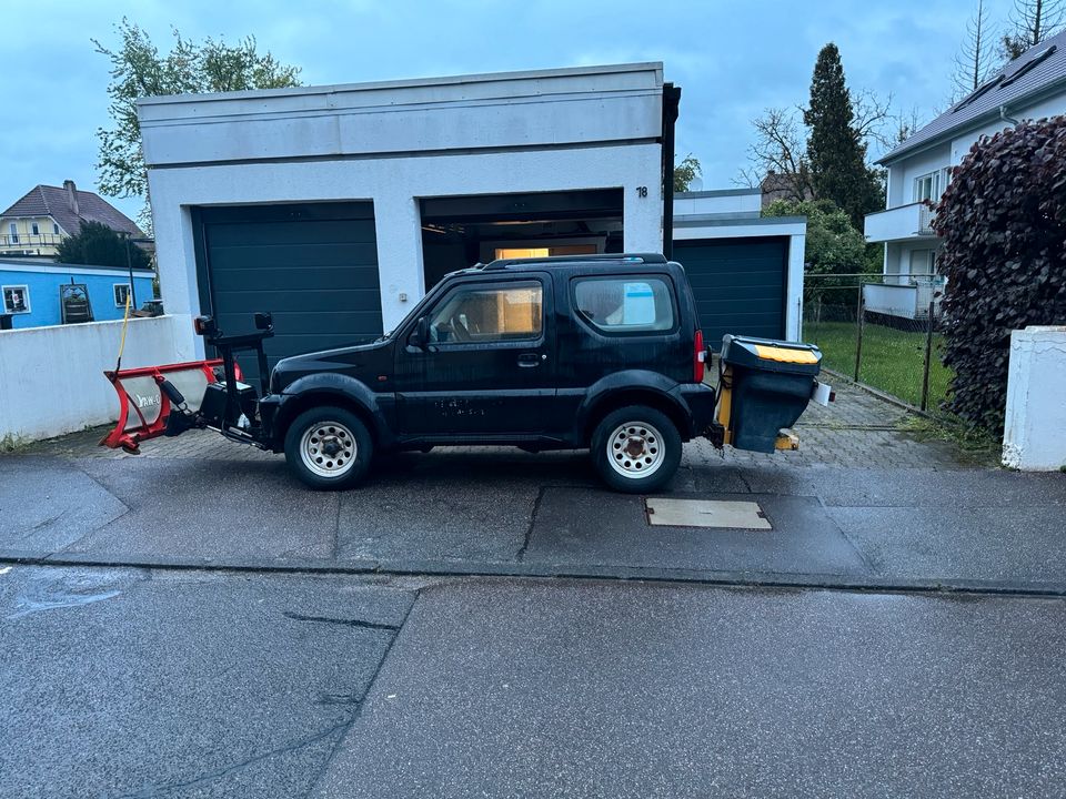 Suzuki Jimny Winterdienst Fahrzeug mit Schneeschild und Streuer in Neckarsulm