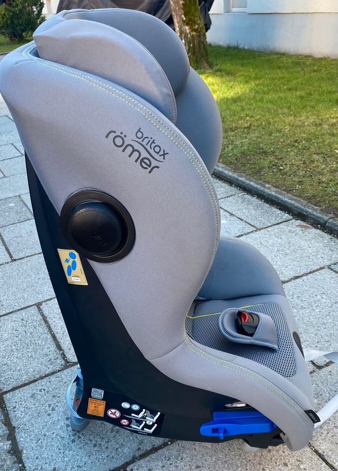 Britax Römer Max Way Plus Reboarder Kindersitz 9-25 kg in München