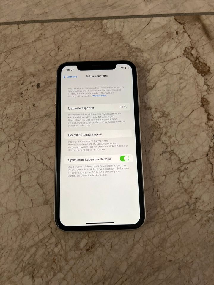 iPhone 11 Silber 128 GB in Moosburg a.d. Isar