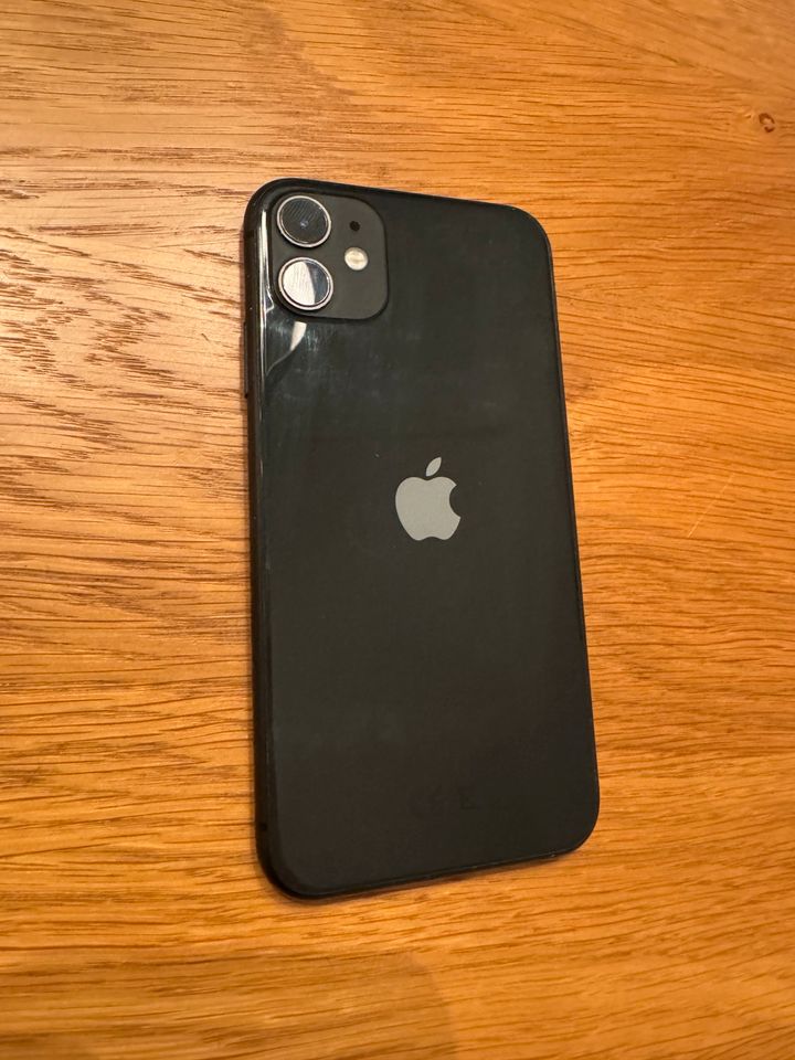 iPhone 11 64GB schwarz mit original Verpackung in Rietberg