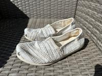 Toms Schuhe Sneaker Sommer weiß spitze Größe 38 TOP! Wandsbek - Hamburg Farmsen-Berne Vorschau