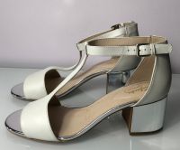 Clarks Sandale, creme-weiß & Silber, Sandalette Gr. 40 / 7 Neu Nordrhein-Westfalen - Hamm Vorschau