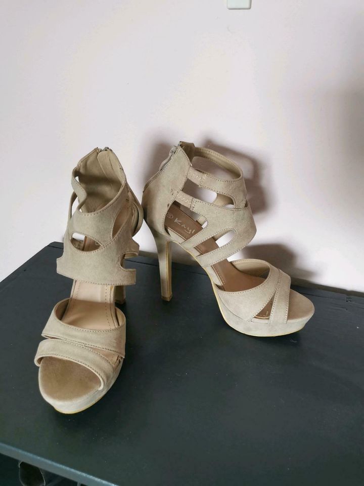 Beige Plateau Peeptoe-Highheels Gr. 38 | 12cm Absatz in Heßdorf