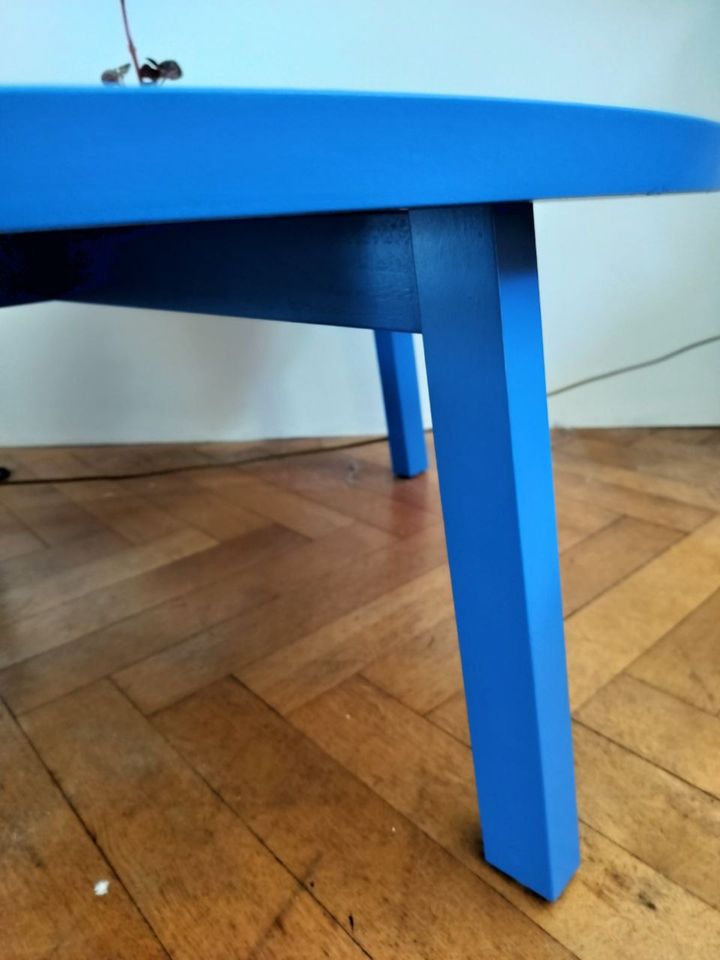 Couchtisch / Sofa Tisch blau lackiert in Berlin