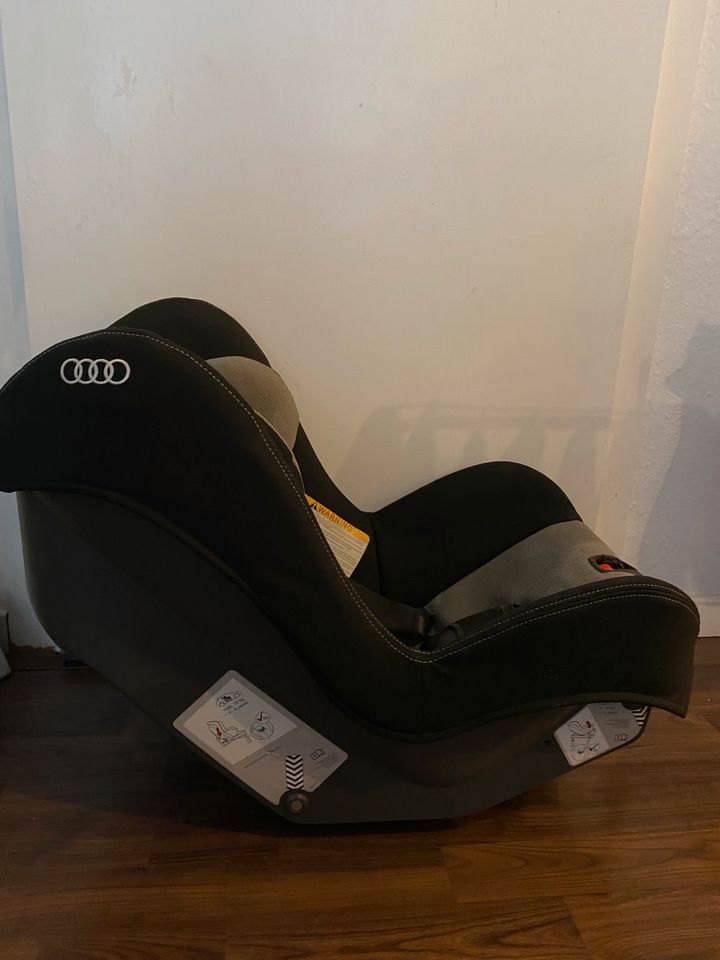 Audi Kindersitz bis 18 KG mit Isofix in Düsseldorf