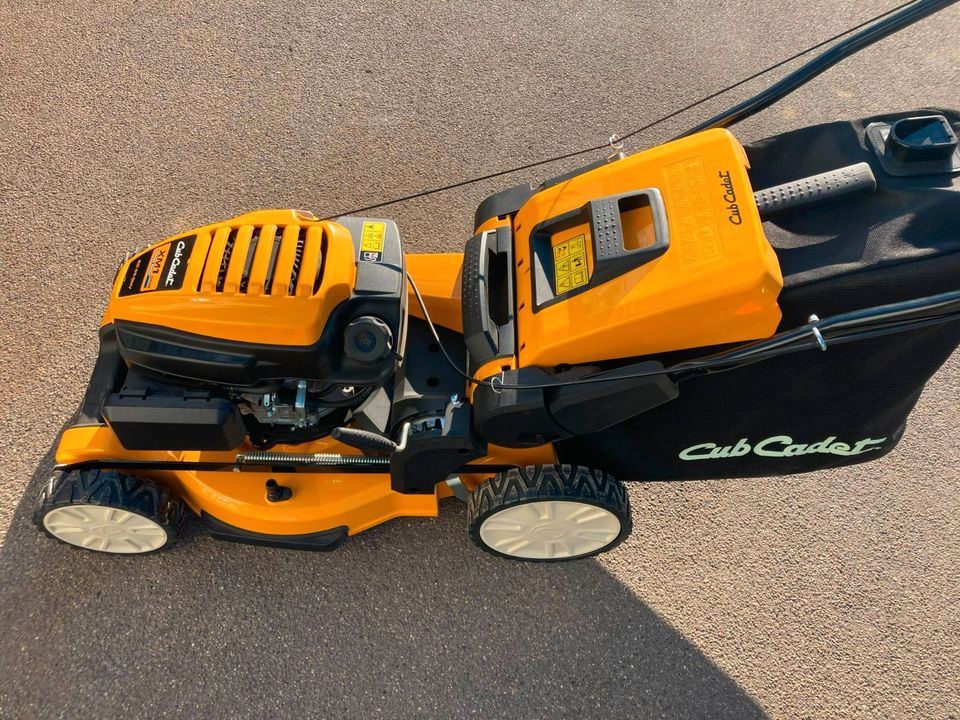 Rasenmäher Cub Cadet XM1 DP46 in Nürtingen