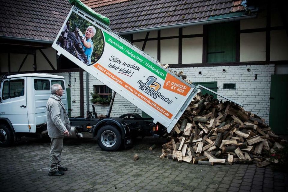 Brennholz Kamin Scheitholz Buche/Esche Lieferung mögl. in Gerstungen