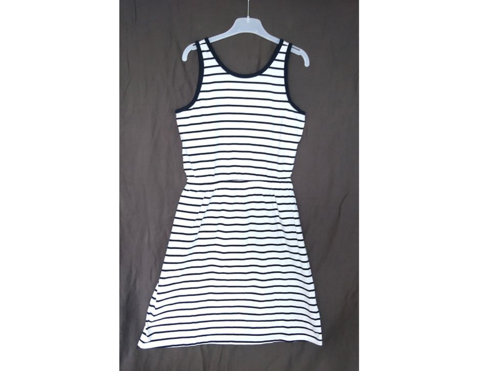 Sommerkleid weiß schwarz gestreift für Mädchen Größe 146 von TCM in Landshut