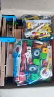 Kiste mit Schraubspielzeug, Holzspielzeug, Murmelbahn Niedersachsen - Schwülper Vorschau