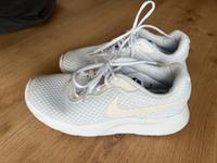 Nike Tanjun weiß, Gr. 38 Hessen - Trebur Vorschau