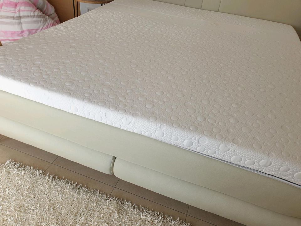 Hochwertiges Bett mit Matratze  200x180 in Bitz