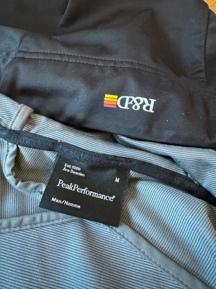 Peak Performance Übergangsjacke Softshell Windbreaker Größe M in Berlin