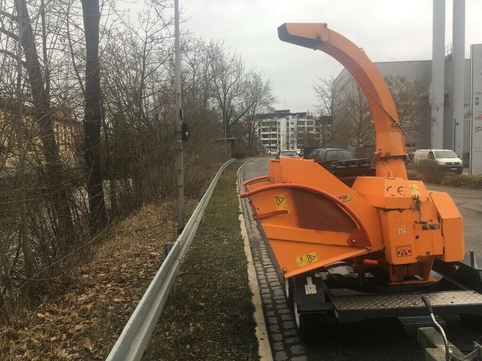 Holzhäcksler Jensen mieten Minibagger Hubarbeitsbühne Radlader in Neustadt b.Coburg