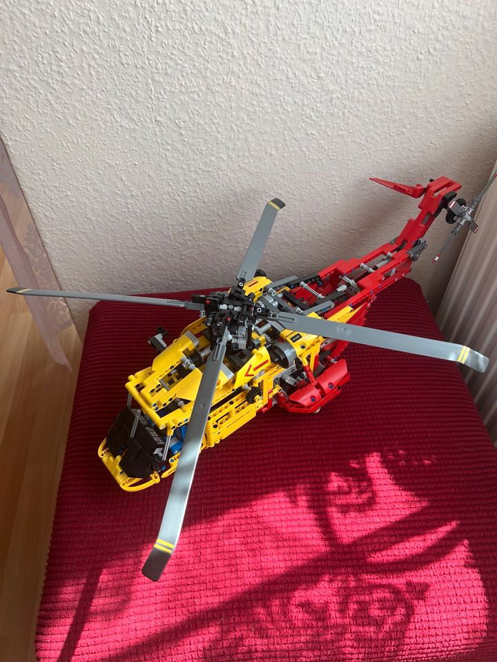 Lego Technic 9396 Helikopter Rescue in Berlin