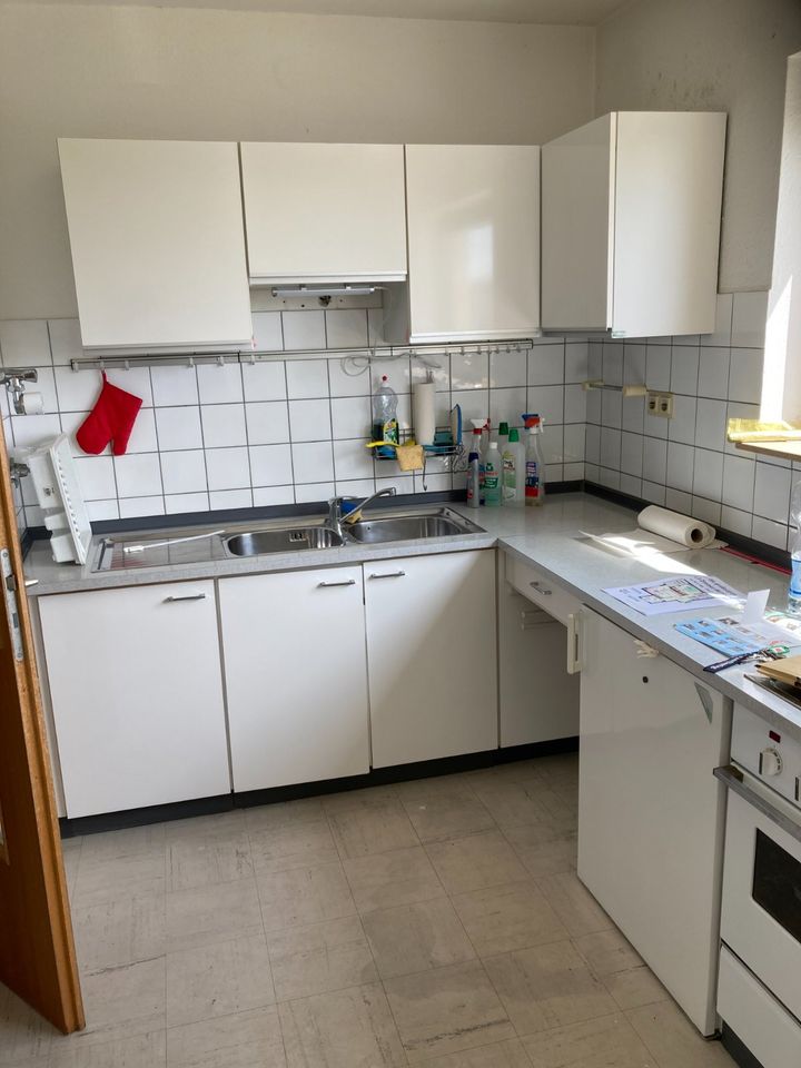 Die toll, funktionierende 2,5 Zimmer-Wohnung ... hoch oben, nahe den Wolken ...! in Markdorf