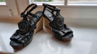 Sandalen Keilabsatz Leder Nieten Gr 38 Kork schwarz Highheels Hamburg-Nord - Hamburg Langenhorn Vorschau