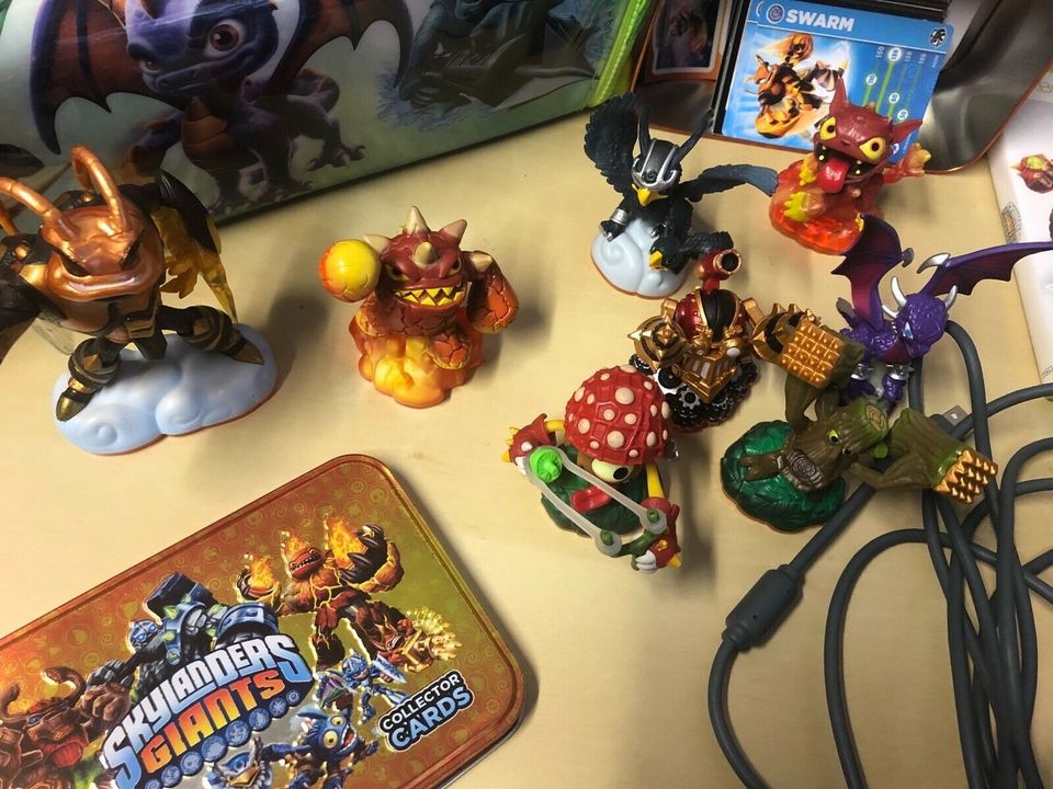 Skylanders Konvolut: 2 Spiele Xbox 360, 2 Portale, 8 Figuren, uvm in Burscheid