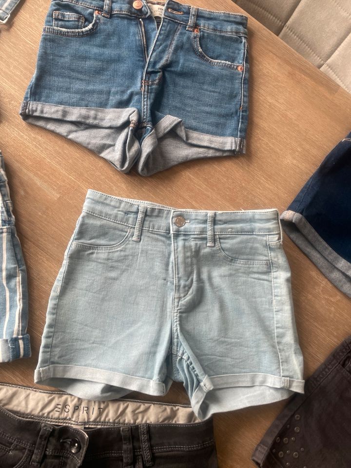 ‼️ Shorts, kurze Hosen, Jeans, Latzhose, Gr. 32-36‼️ in Wiesmoor