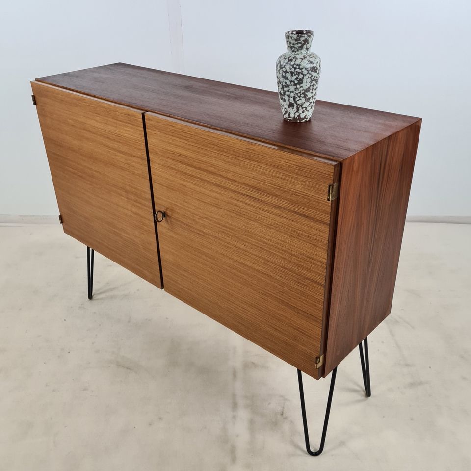 Schrank, kleines Sideboard, Nuss, Vintage Retro 60er 70er, 230417 in Regensburg