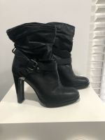 Plateau Stiefelette von Stuart Weitzman schwarz Gr. 37 Leder Schleswig-Holstein - Stapelfeld Vorschau