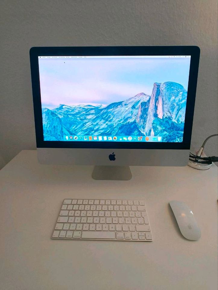 Apple iMac 21,5 Zoll aus 2017 in Düsseldorf