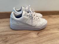 adidas Sneaker Schuhe 40 2/3 neuwertig Bayern - Gersthofen Vorschau