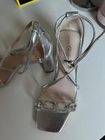 Buffalo Highheels Silber Gr. 38 - Neuwertig Nordrhein-Westfalen - Bedburg Vorschau
