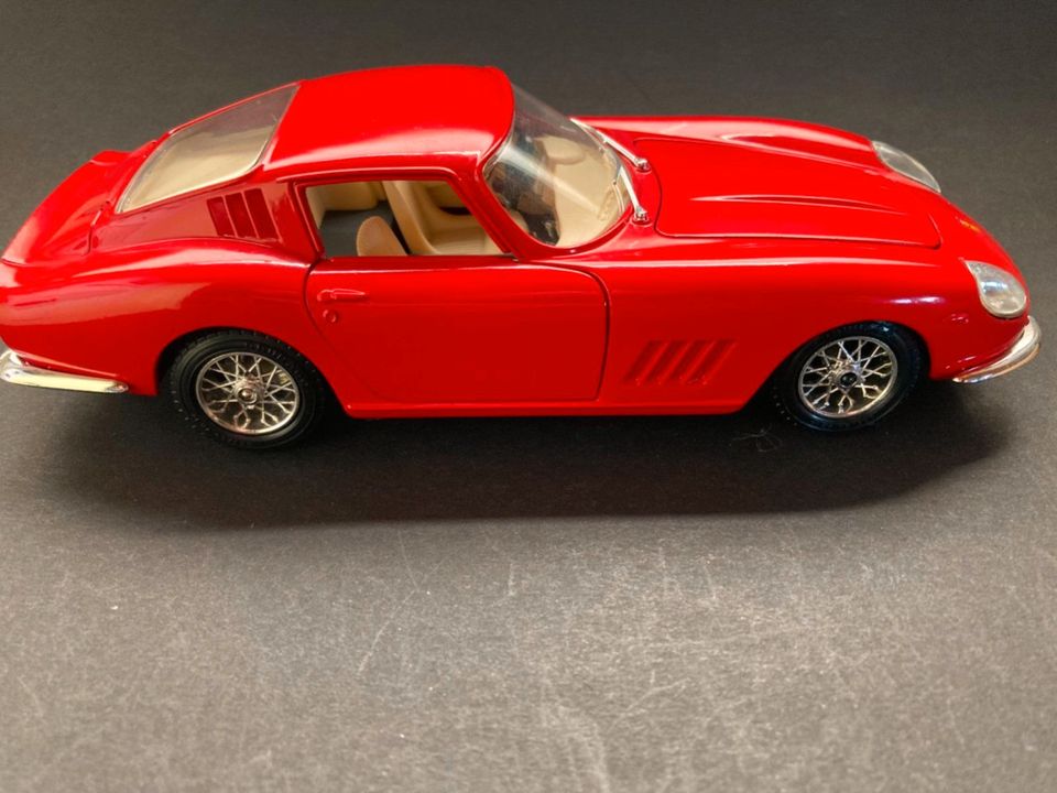 Ferrari 275 GTB 4 (1966) / Burago / 1:24 / Vitrinenmodell / OVP in Ockenfels