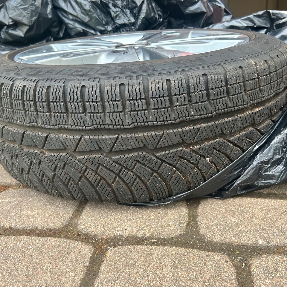 Mercedes Benz Winterreifen Michelin 225/45R18 in Kassel