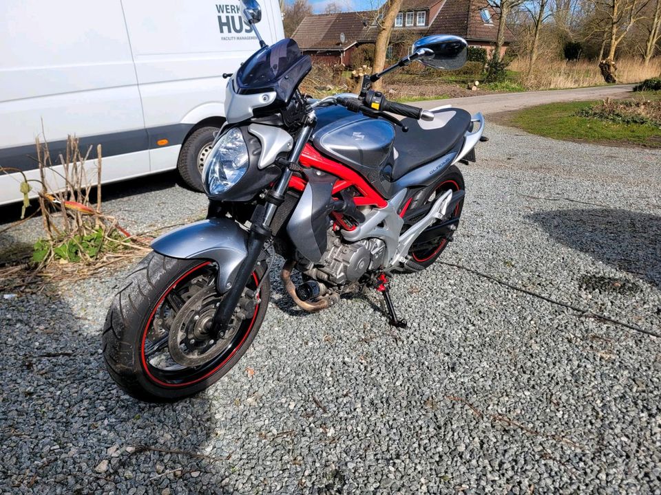 SUZUKI  GLADIUS SFV 650 A    tiefergelegt in Uelvesbüll