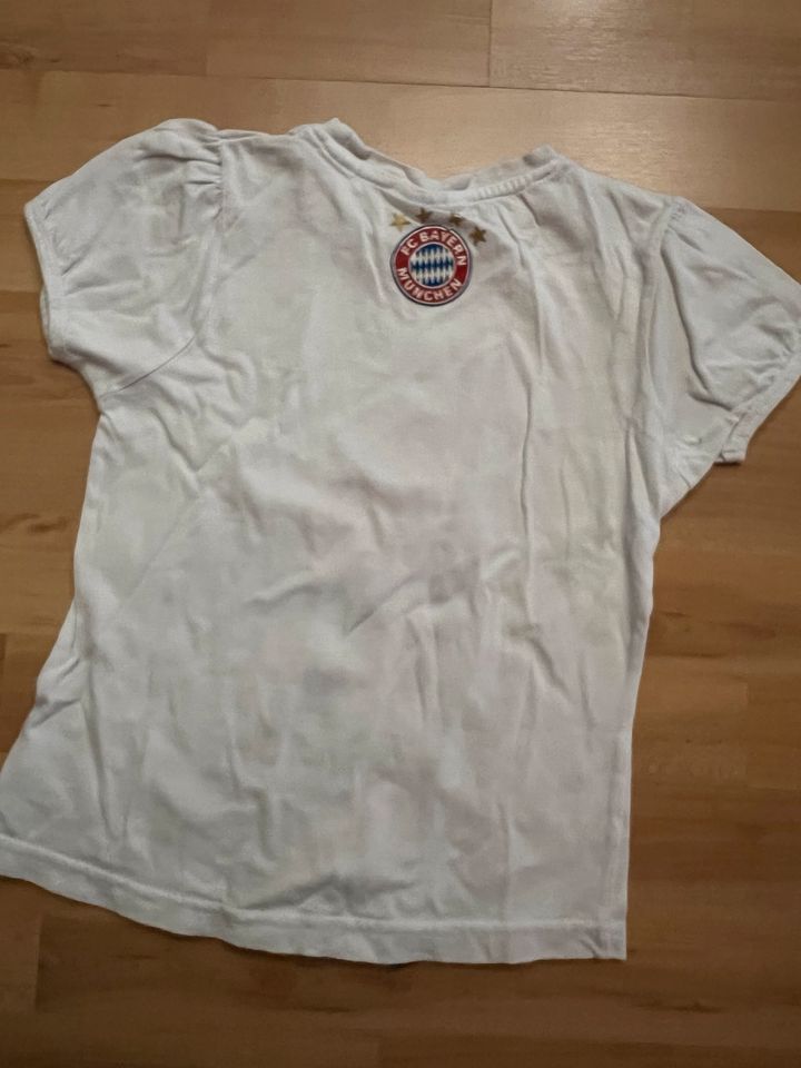 FC Bayern Mini Maus TShirt Gr. 116 in Hessisch Oldendorf