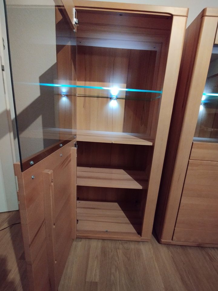 Highboard Wohnzimmer – Küchenschrank Kernbuche mit Glastüre in Remscheid