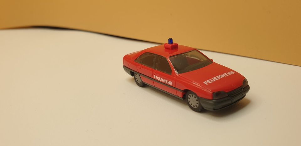 Feuerwehr! Opel Omega A GLS limo "ELW" von herpa 1:87-HO in Salach