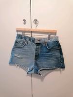 Jeansshorts Levi's blau zweifarbig Gr. 29 Kurze Hose Mode Hessen - Braunfels Vorschau