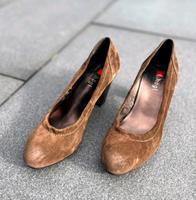 Högl Pumps Wildleder Gr. 39 braun Sachsen - Meißen Vorschau
