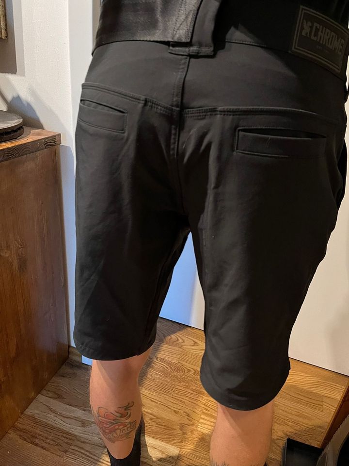 Chrome Industries Shorts in Leipzig