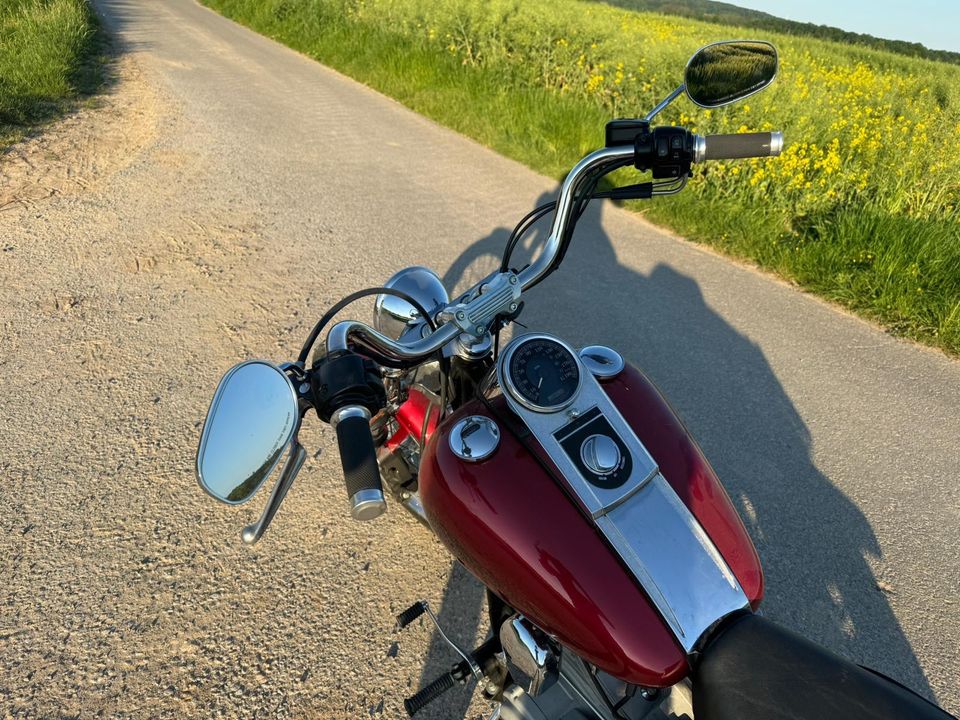 Schöne Harley FXST Softail in dunkelrot mit nur 7200 Km in Paderborn